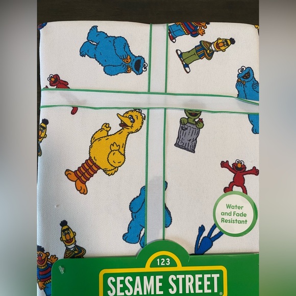 Sesame Street Polyester Tablecloth ROUND 70" (178CM) Big Bird, Cookie, Oscar… - Picture 4 of 10
